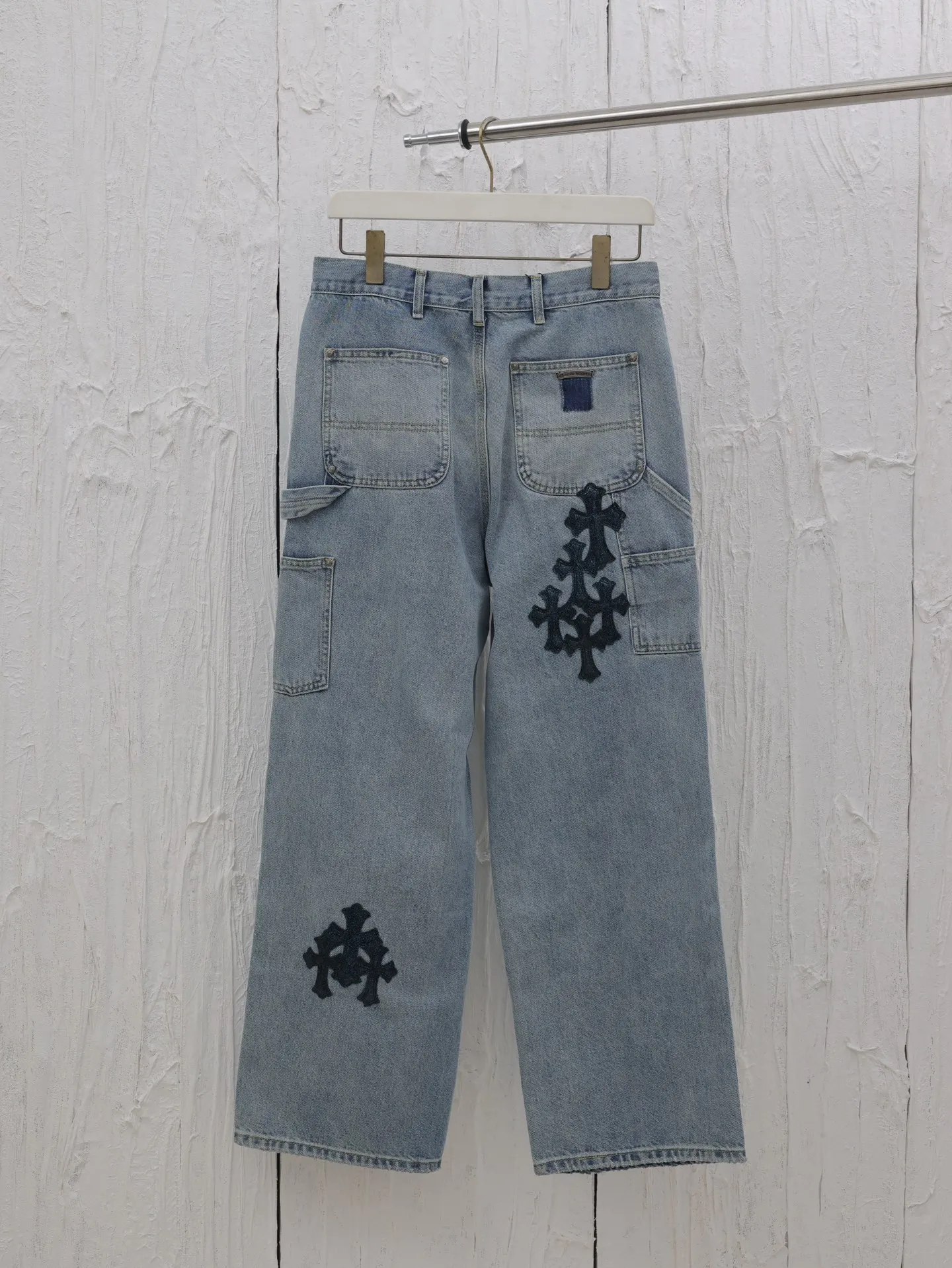 🅿️600 Come Heart*/Chro Heart Cross Starry Sky Cross Genuine Leather Patch Work Jeans. The washing process uses a combination of multiple processes such as heavy fermentation, washing and frying, spraying with horse and so on. Genuine leather patches, straight hem design, frayed feet, and accessories and hardware all customized in matching colors to achieve perfect consistency.  Size: 30/32/34/46